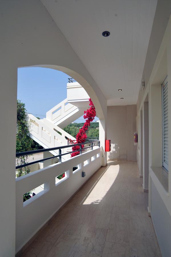 Merabello Apartments Agia Marina Buitenkant foto